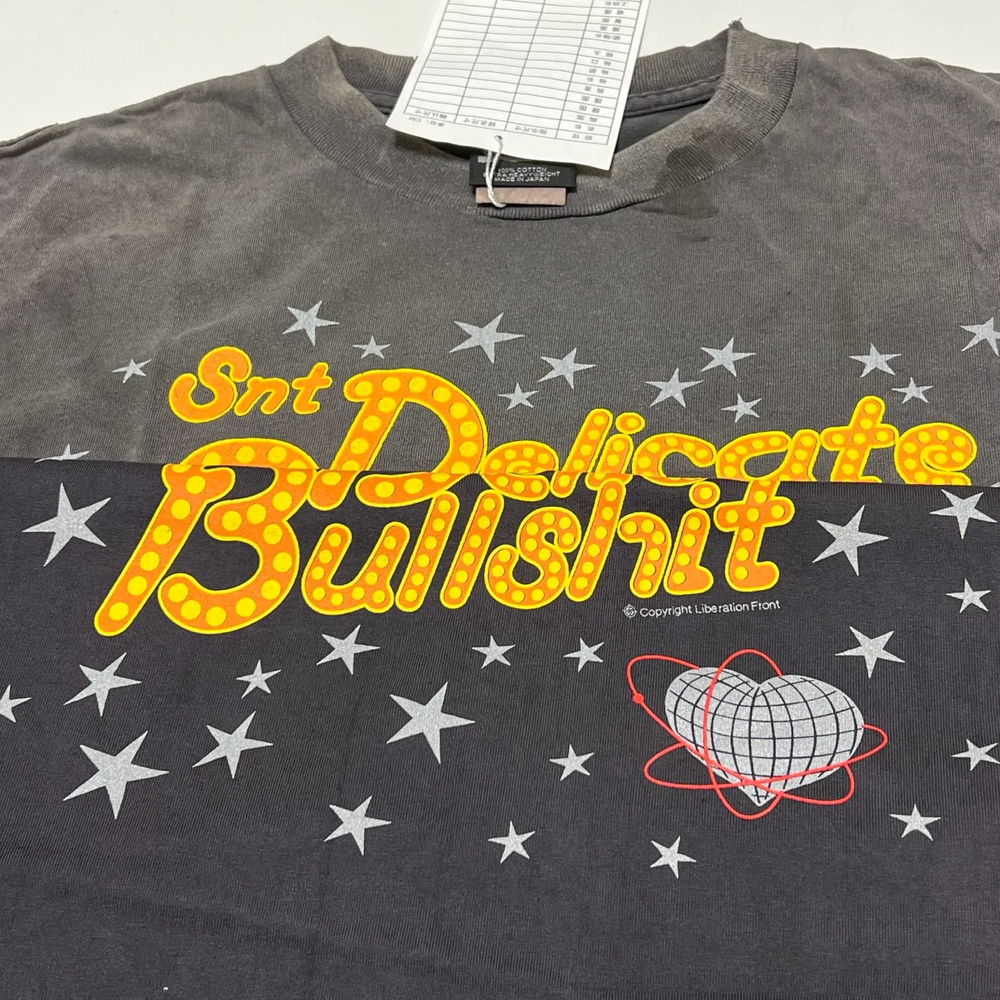 Printing proofing SAINT Mxxxxxx DELICATE BULLSHIT SS TEE/BLK star neon slogan printed TEE washed black S-XL New Vintage washed and distressed ceiling! Loyal to the original version. Main mark and wash mark are matched. Tube-woven fabric without side seams. Non-open version.